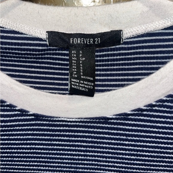 Forever 21 tee with pineapple - Picture 3 of 4